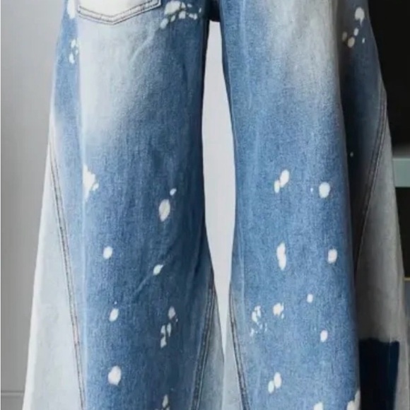 Oli & Hali cropped jeans with unique paneling and paint splatter Size L NWOT - Picture 2 of 4